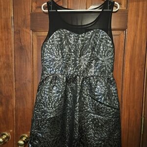 NEW Elle dress, Shiny And Perfect For The Holidays!